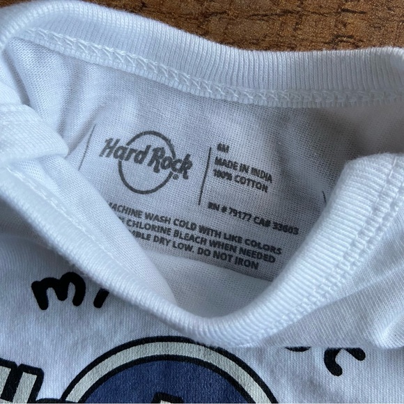 Hard Rock Orlando Onesie 6m - Picture 2 of 3